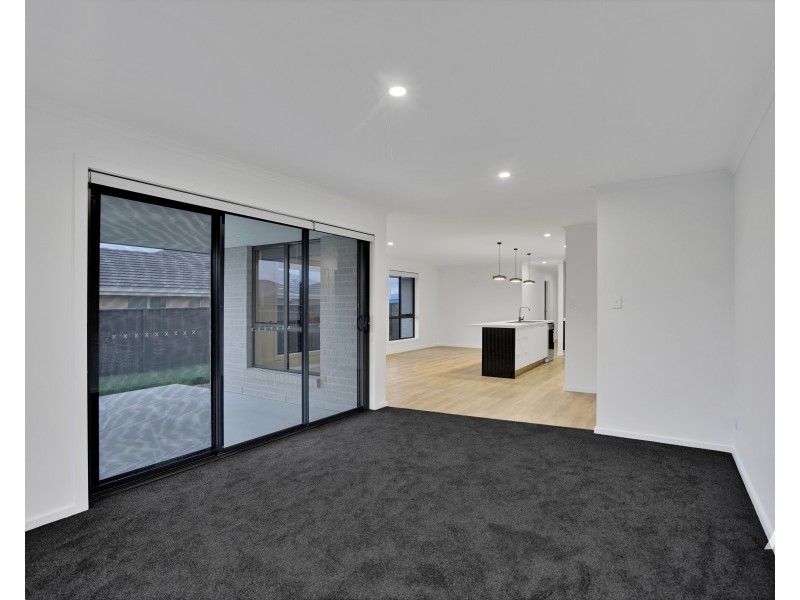 9 Garland Grove, Youngtown TAS 7249