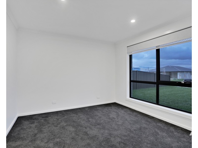 9 Garland Grove, Youngtown TAS 7249