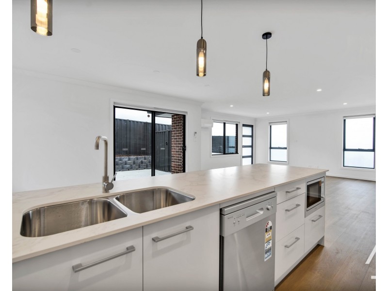 1/12 Garland Grove, Youngtown TAS 7249