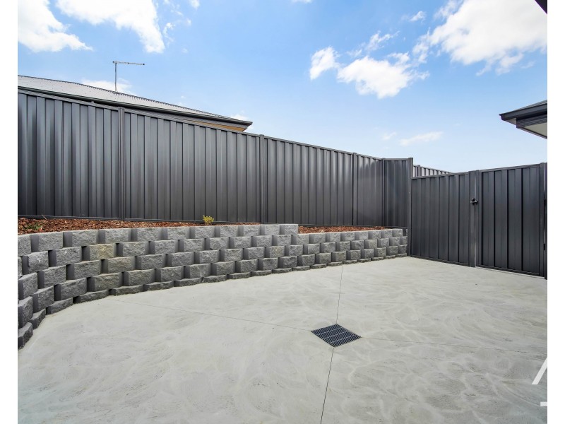 1/12 Garland Grove, Youngtown TAS 7249