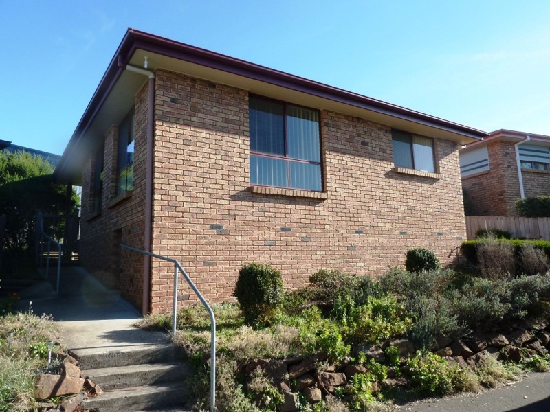 2/2 Bonney St, Deloraine TAS 7304