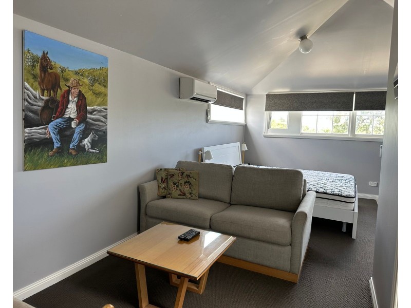 Flat/34a Emu Bay Road, Deloraine TAS 7304