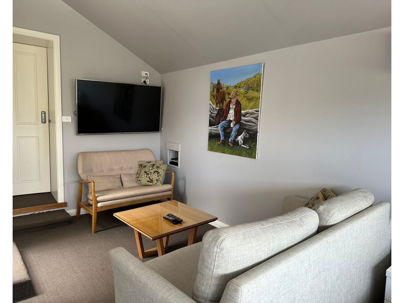 Flat/34a Emu Bay Road, Deloraine TAS 7304