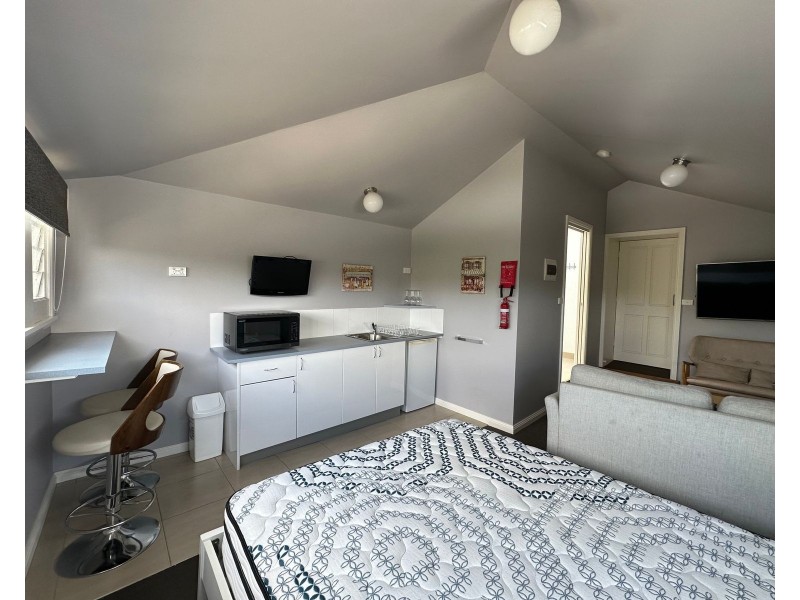 Flat/34a Emu Bay Road, Deloraine TAS 7304