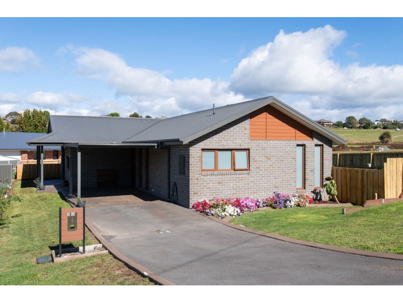 64 West Barrack St, Deloraine TAS 7304