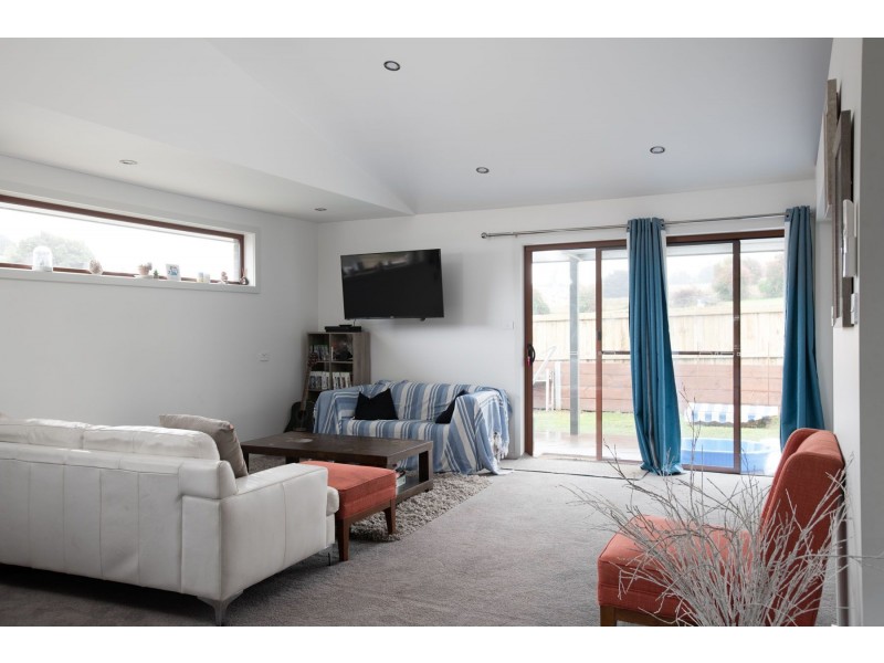 64 West Barrack St, Deloraine TAS 7304