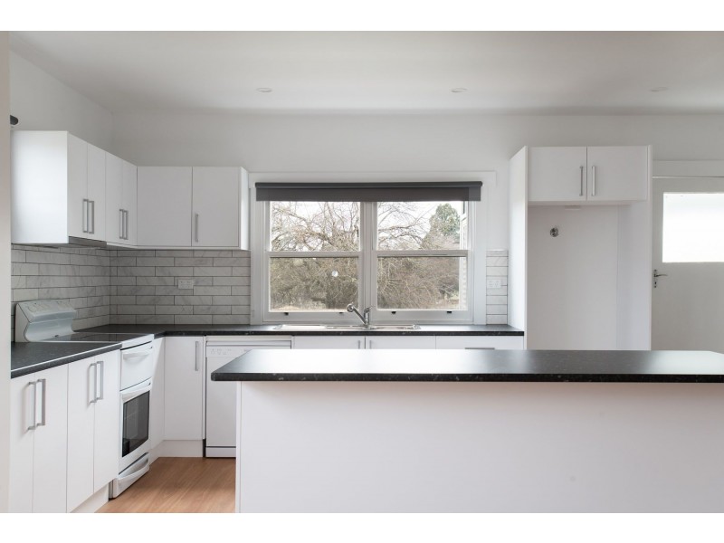 8 Grigg St., Deloraine TAS 7304