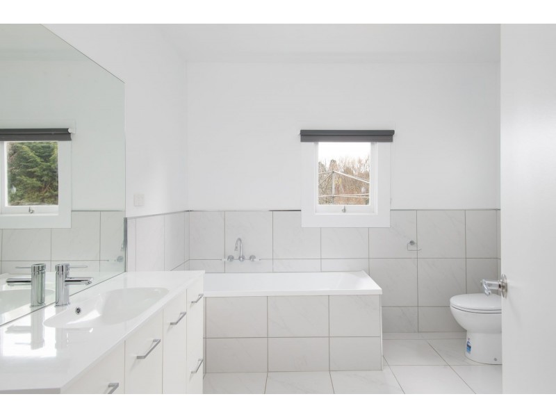 8 Grigg St., Deloraine TAS 7304