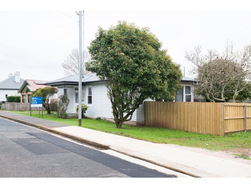 8 Grigg St., Deloraine TAS 7304