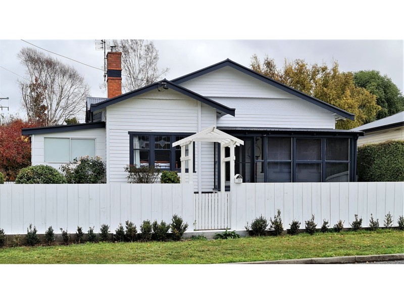 38 West Barrack Street, Deloraine TAS 7304