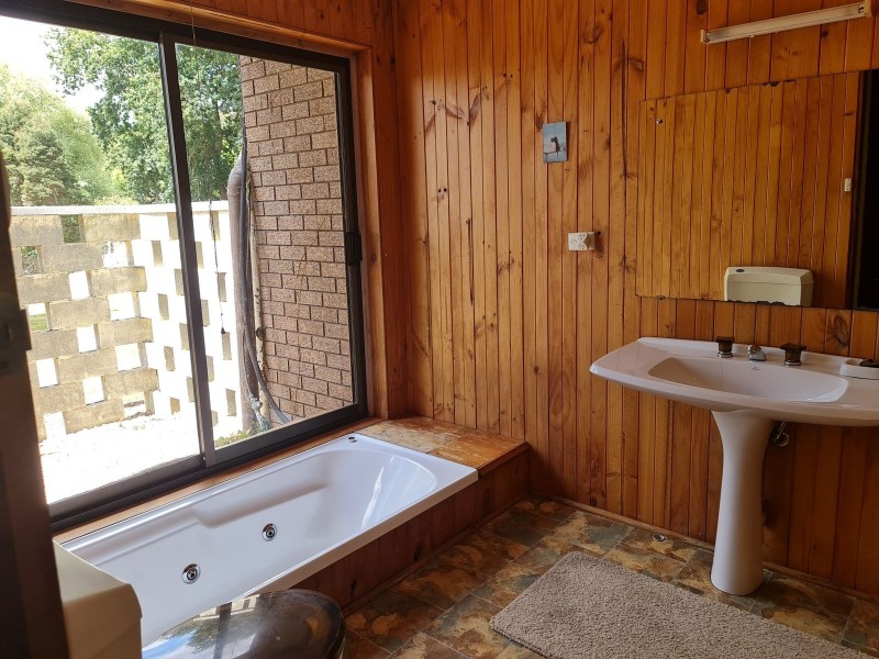 16 Main Road, Lanena TAS 7275