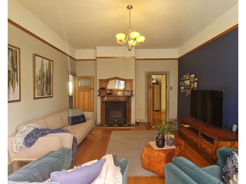 14 East Parade, Deloraine TAS 7304
