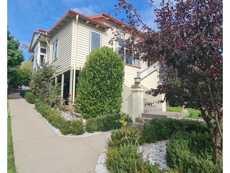14 East Parade, Deloraine TAS 7304