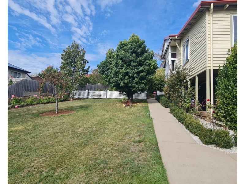 14 East Parade, Deloraine TAS 7304