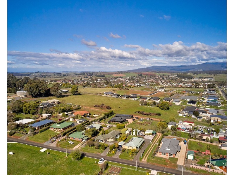 7 Gleadow Street, Deloraine TAS 7304