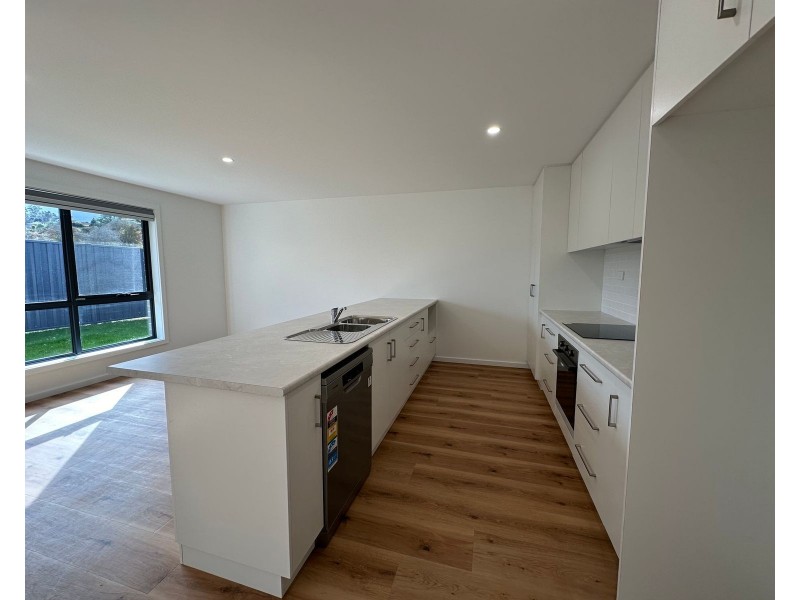 2/70 West Barrack Street, Deloraine TAS 7304