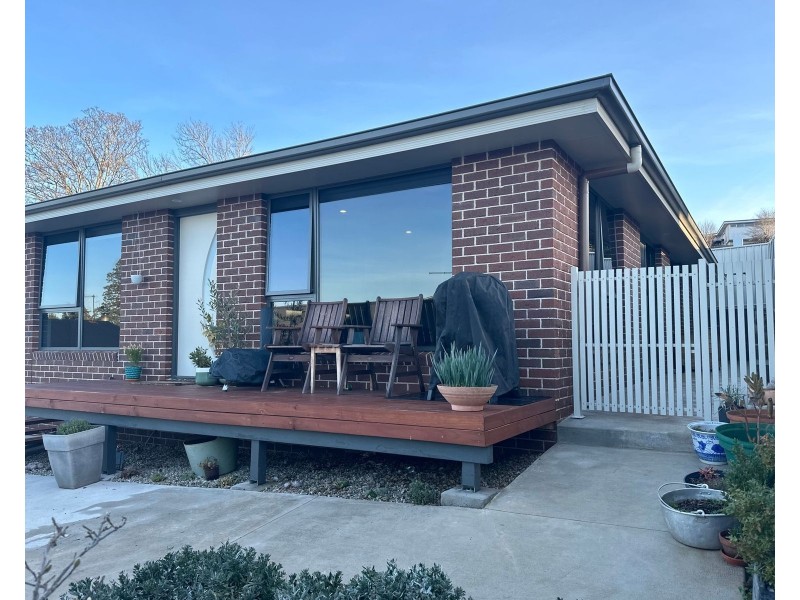 2/16 West Barrack Street, Deloraine TAS 7304