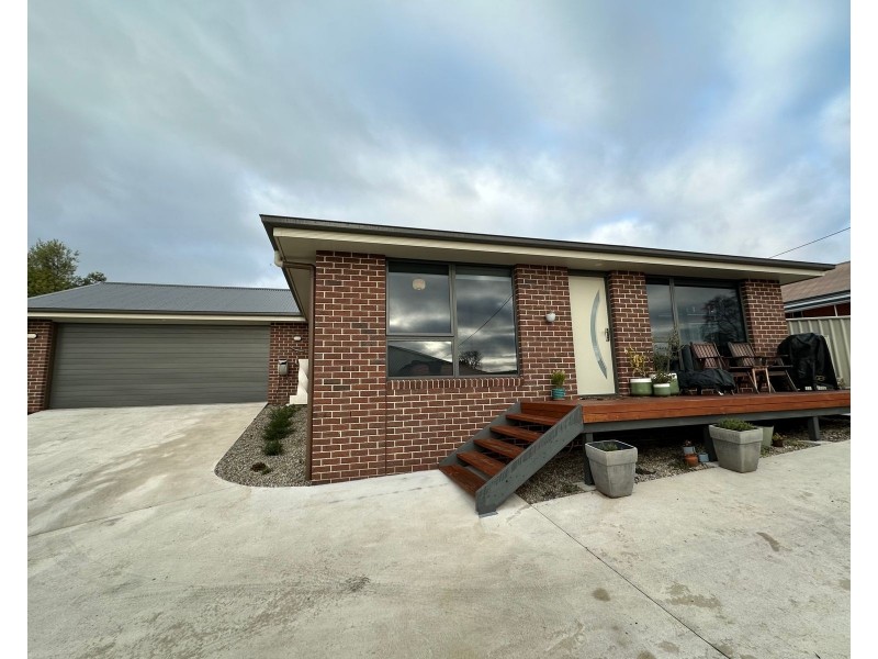 2/16 West Barrack Street, Deloraine TAS 7304