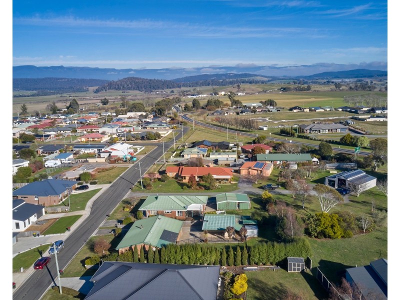 33 Dry Street, Deloraine TAS 7304
