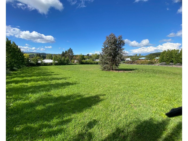 16 East Westbury Place,, Deloraine TAS 7304