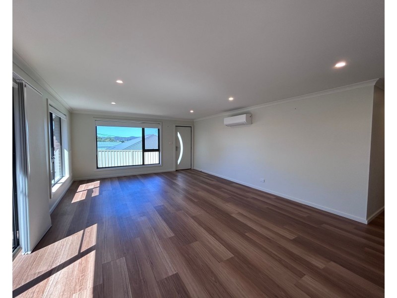 2/16 West Barrack Street, Deloraine TAS 7304