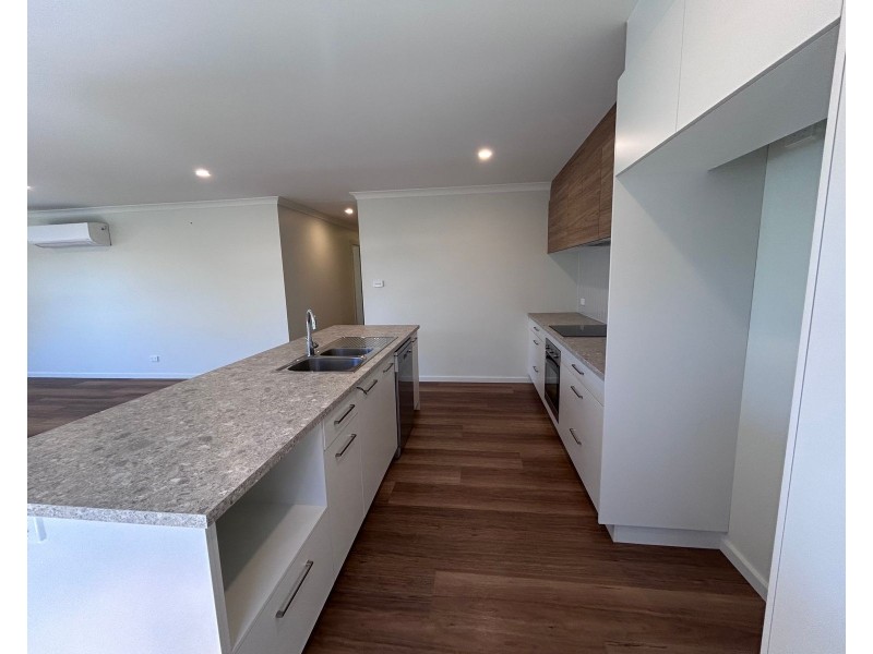 2/16 West Barrack Street, Deloraine TAS 7304