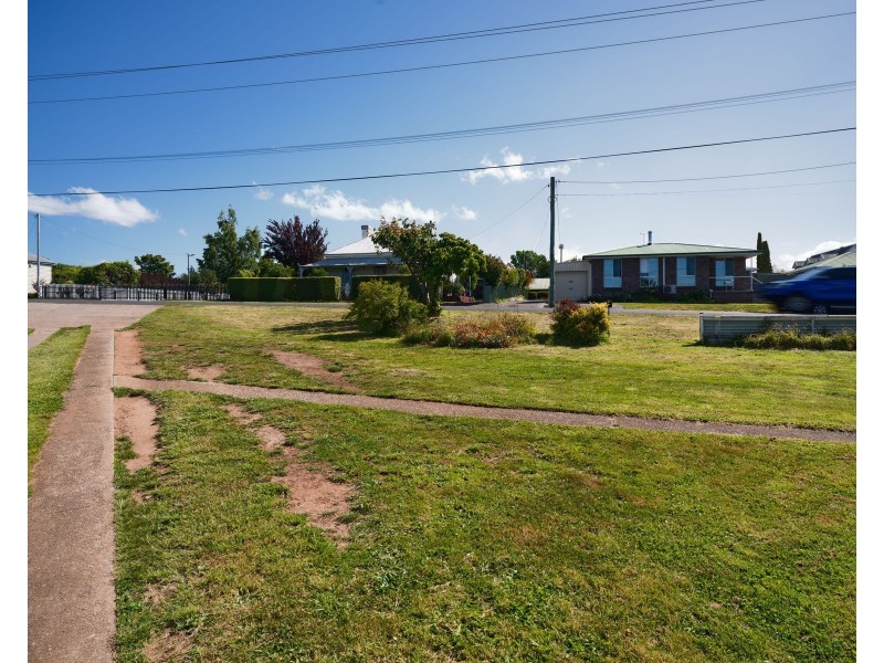 12 EAST WESTBURY PLACE, Deloraine TAS 7304