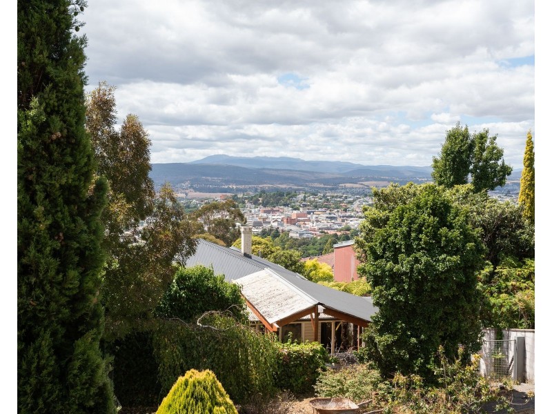 25 Delamere Crescent, Trevallyn TAS 7250