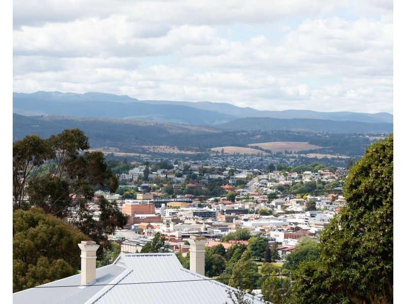 25 Delamere Crescent, Trevallyn TAS 7250