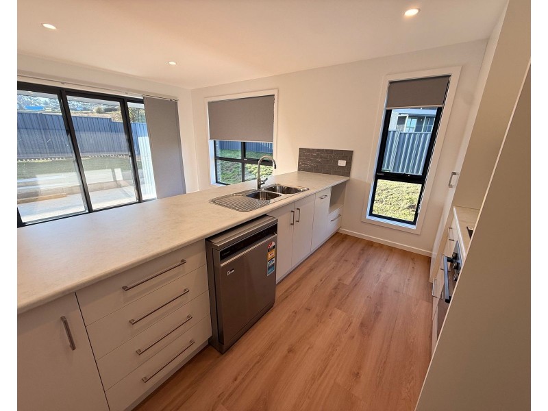 2/74 West Barrack Street, Deloraine TAS 7304