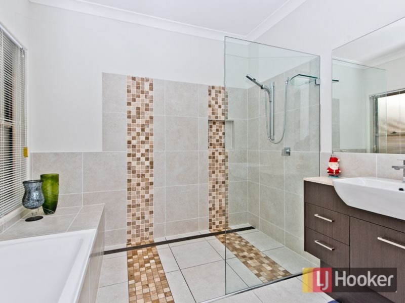 28 Flinders Circuit, Fitzgibbon QLD 4018