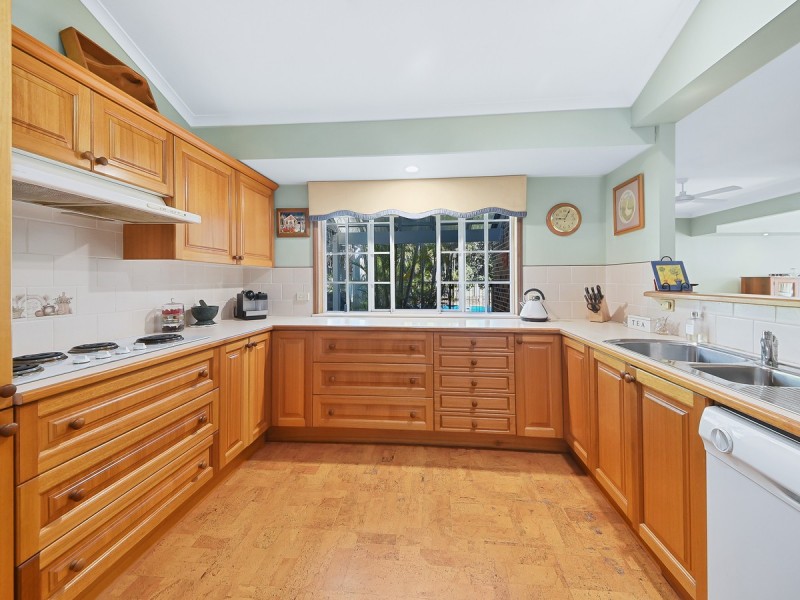 5 Oxford Crescent, Bridgeman Downs QLD 4035