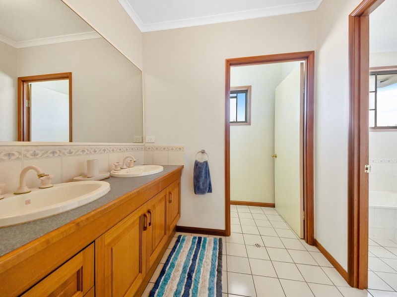 5 Oxford Crescent, Bridgeman Downs QLD 4035