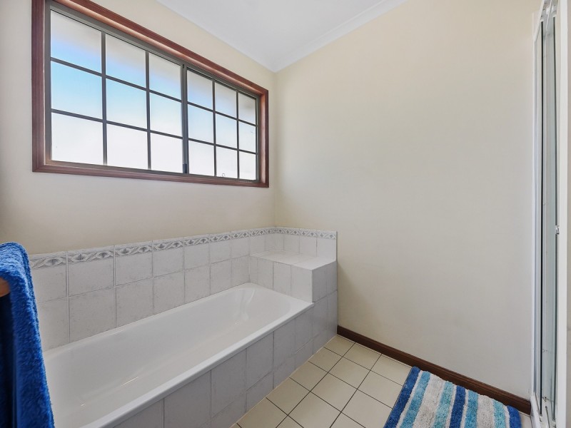 5 Oxford Crescent, Bridgeman Downs QLD 4035