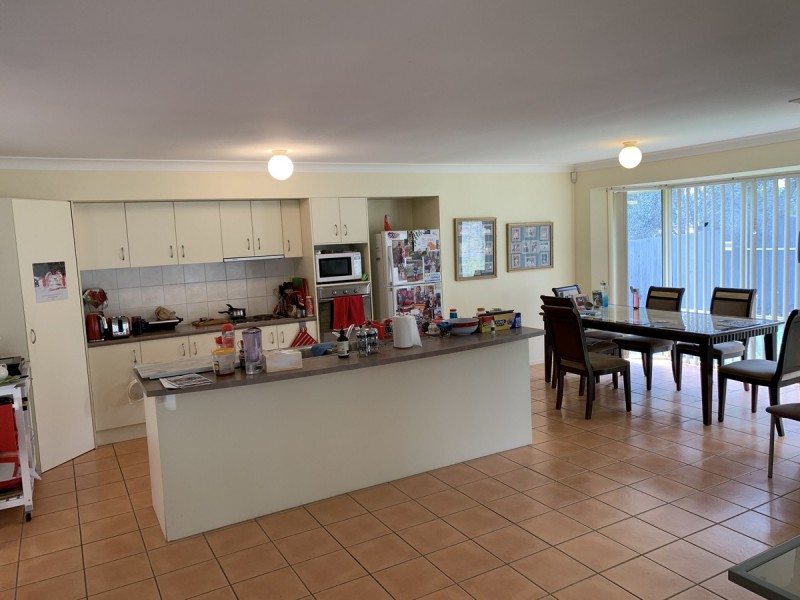 16 Hatia Grove, Ferny Grove QLD 4055