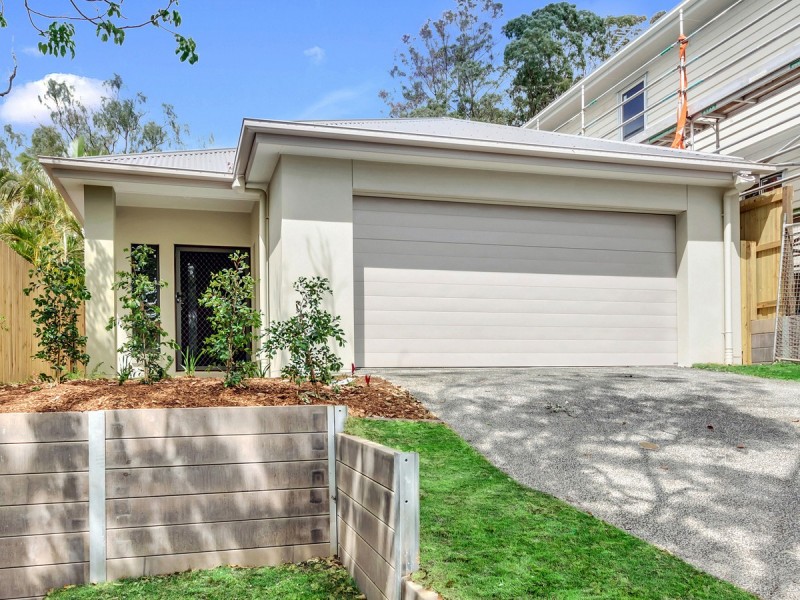 2 Vorneen Lane, Mitchelton QLD 4053