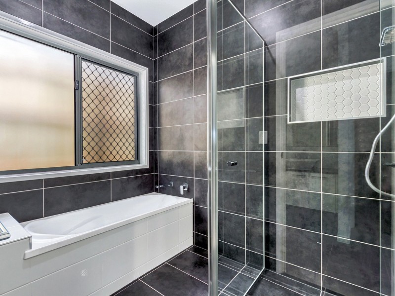 2 Vorneen Lane, Mitchelton QLD 4053