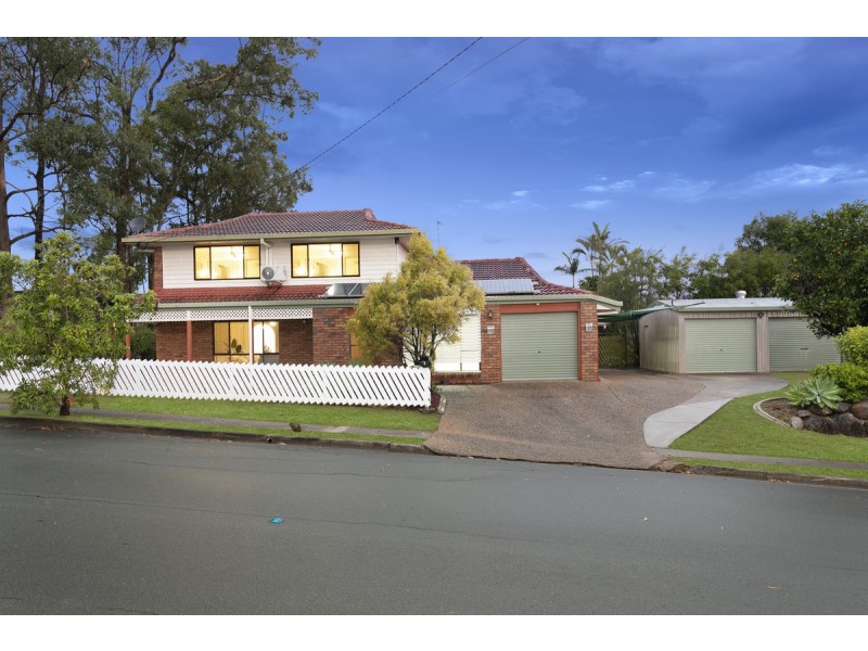 1 Charmaine Court, Albany Creek QLD 4035