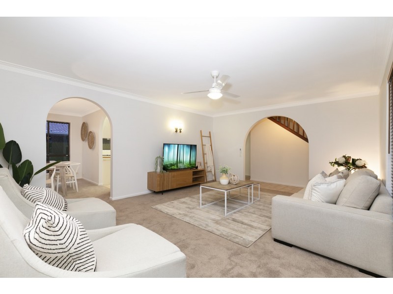 1 Charmaine Court, Albany Creek QLD 4035