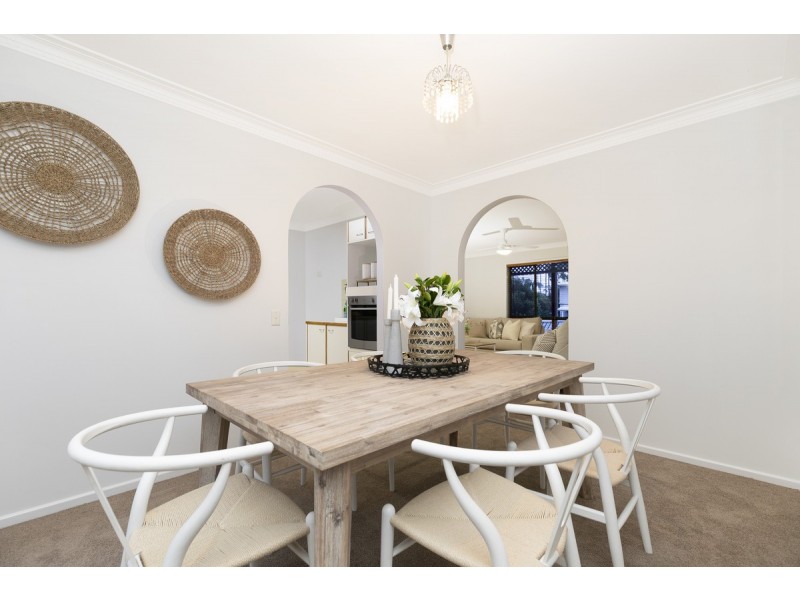 1 Charmaine Court, Albany Creek QLD 4035