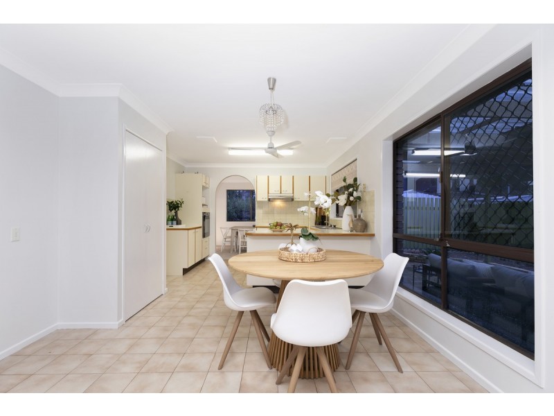 1 Charmaine Court, Albany Creek QLD 4035