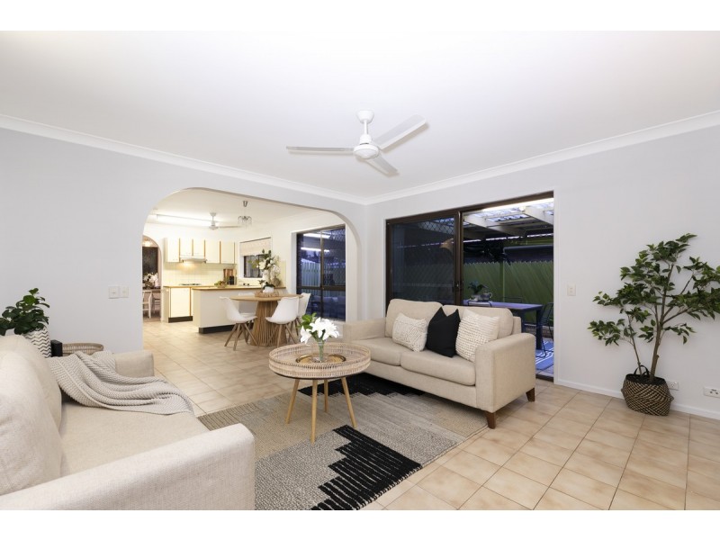 1 Charmaine Court, Albany Creek QLD 4035