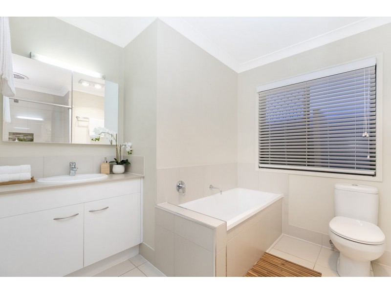 13 Ningaloo Lane, Fitzgibbon QLD 4018