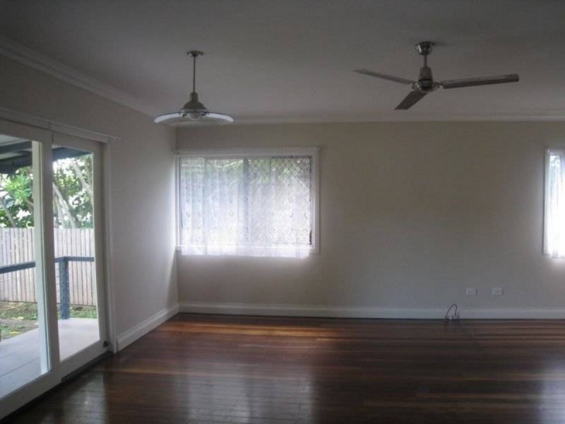 82 Blackwood Road, Deagon QLD 4017