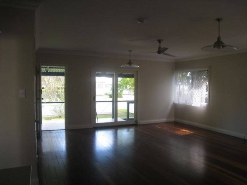 82 Blackwood Road, Deagon QLD 4017