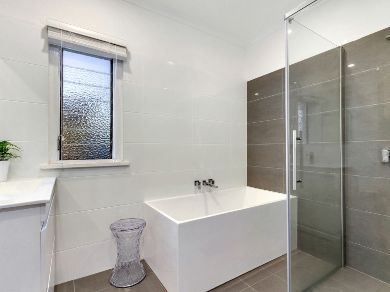 55 Hilltop Avenue, Chermside QLD 4032