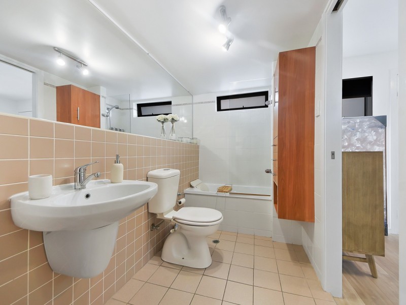 1/56 Hilltop Avenue, Chermside QLD 4032