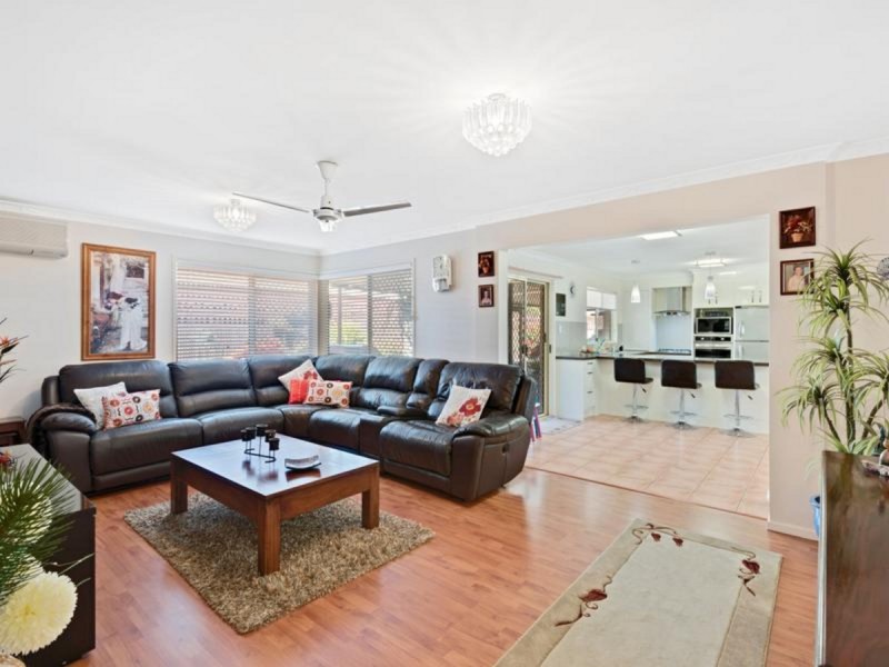 64 Cambridge Crescent, Fitzgibbon QLD 4018
