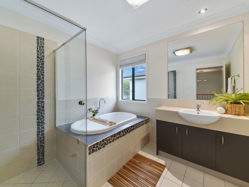 90 Petrie Crescent, Aspley QLD 4034