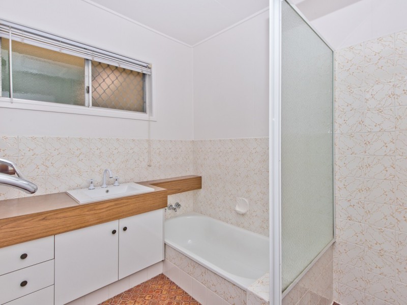 18 Illuta Avenue, Ferny Hills QLD 4055